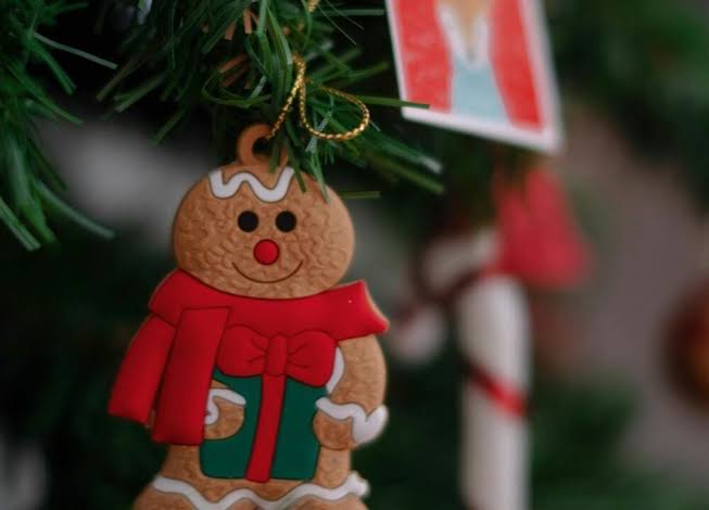 Best Deals on Artificial Christmas Trees - Composing Christmas