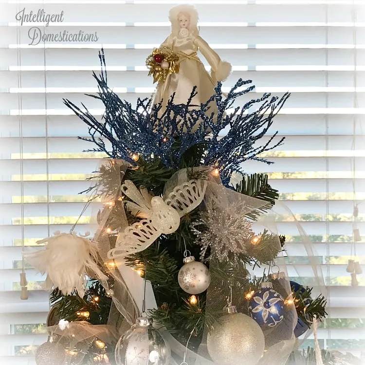 Blue And Silver Christmas Tree Blue And White Decorated Christmas Tree