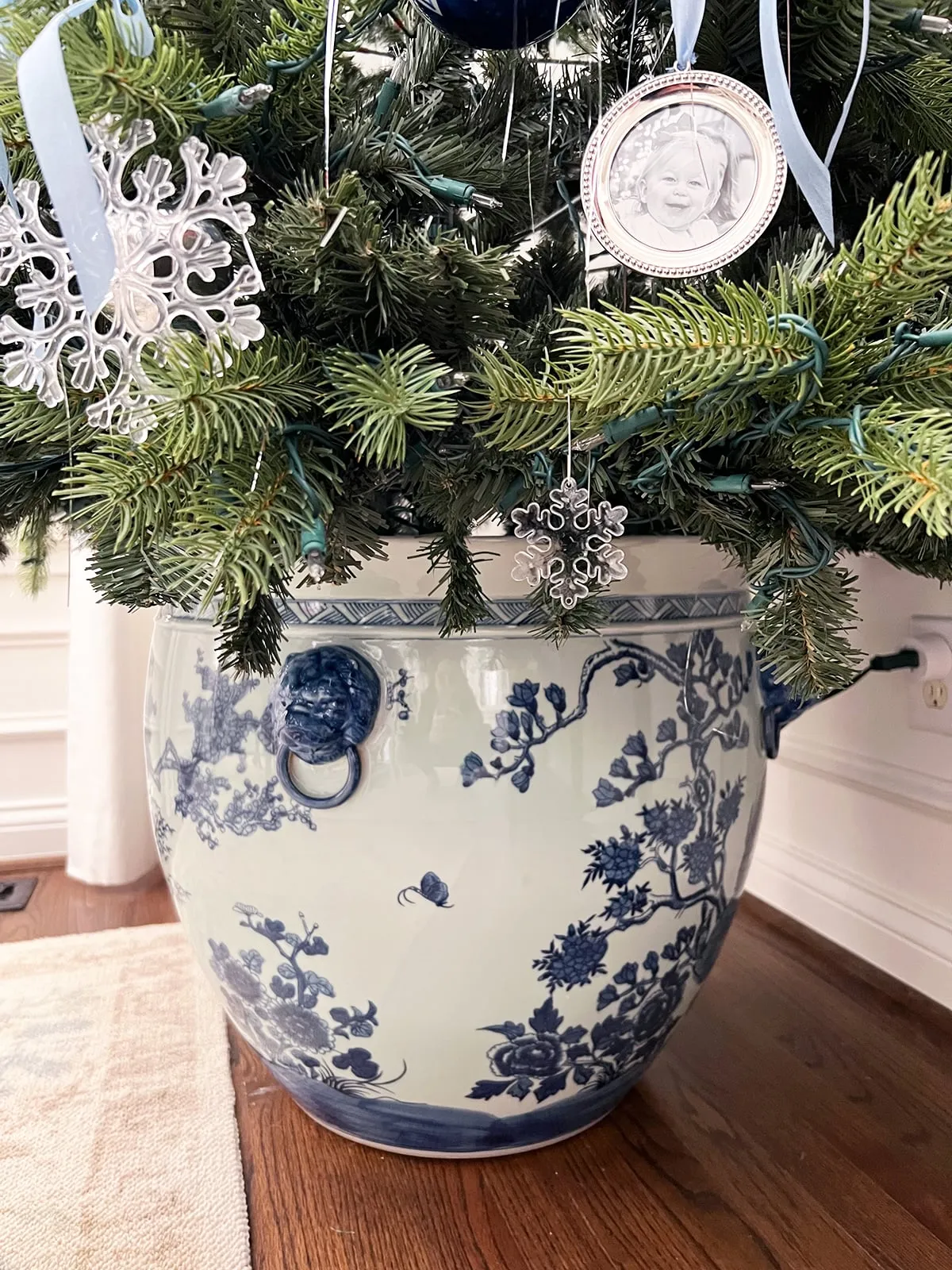 Blue and White Chinoiserie Christmas Tree - Pizzazzerie