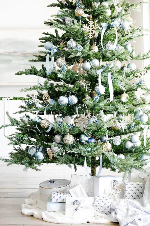 Blue Trader Green Silver Christmas Decorations | Durable Pine Garland Blue,  Silver, And White Shatterproof