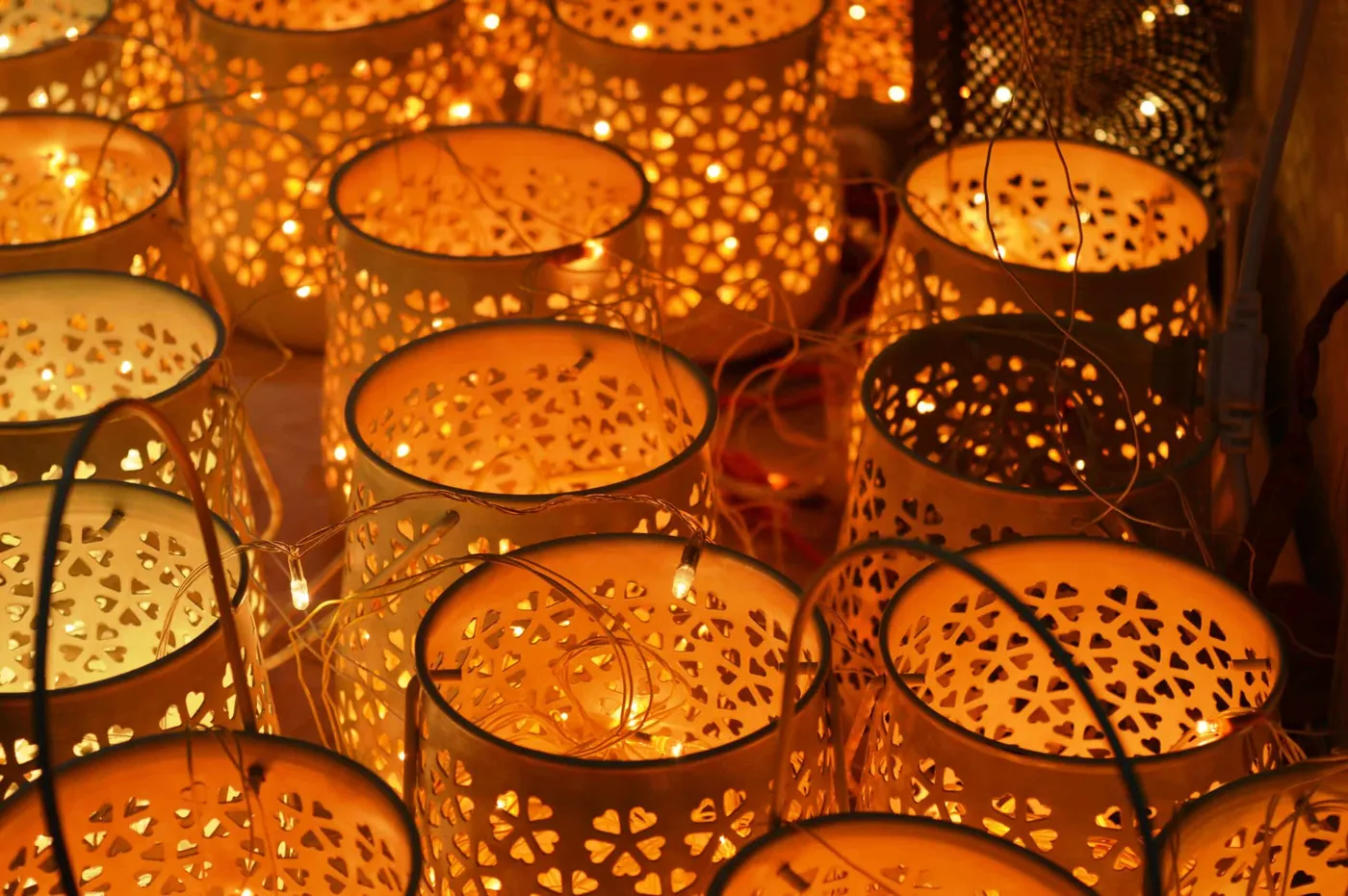 Candle Decoration Ideas for Events, Holidays & Weddings