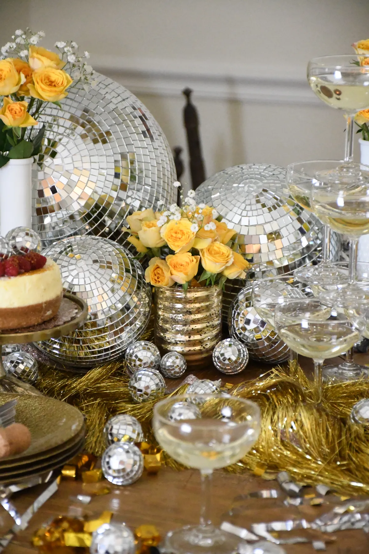 Champagne New Year's Gold Party Decorations My Favorite Mixed Metallic  New Year's Eve Party Inspiration — Mint Events