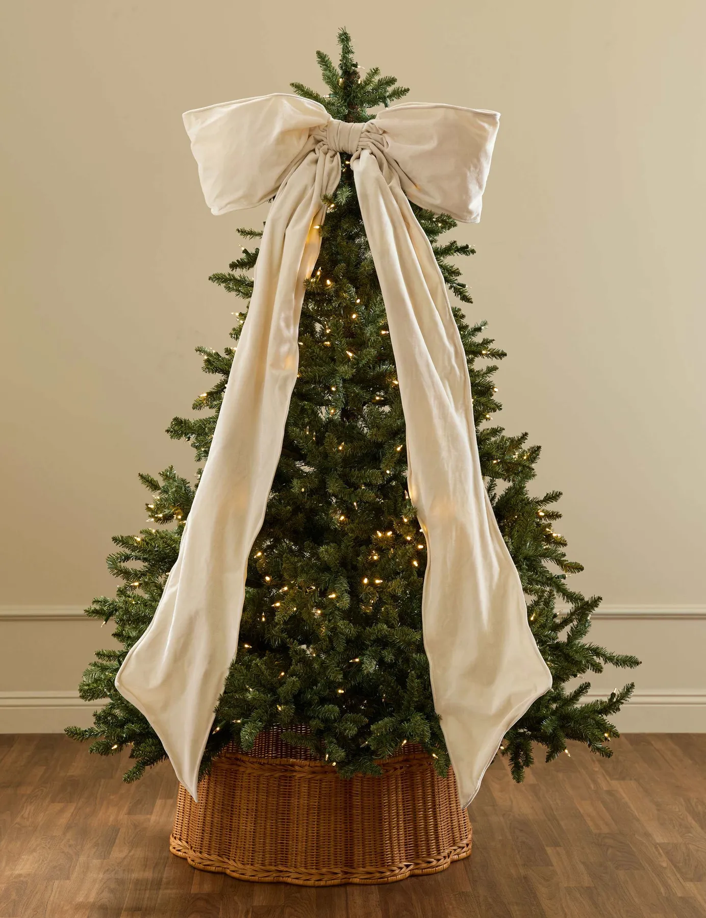 Chaplet Rattan Bow Tree Topper
