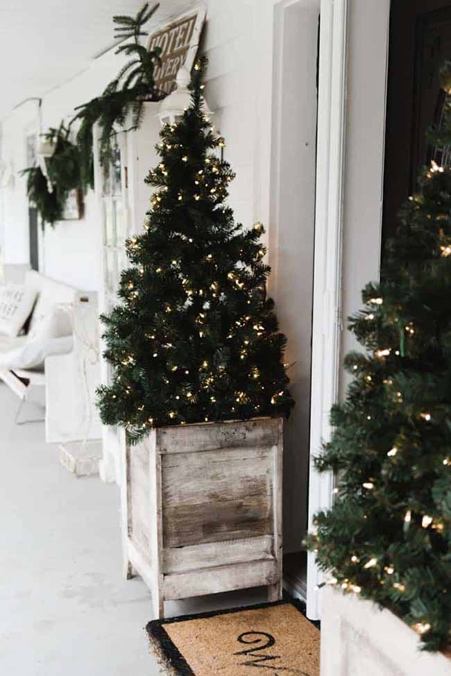 Cheerful and Charming: 35 Outdoor Christmas Decorating Ideas to Delight