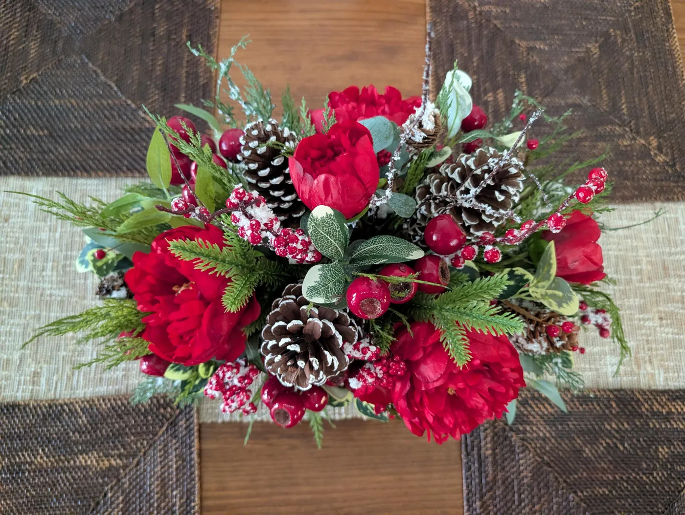 Christmas Centerpiece, Flower Crate Arrangement for Christmas, Rustic  Christmas Centerpieces for table mantle, Modern Farmhouse Decor 36