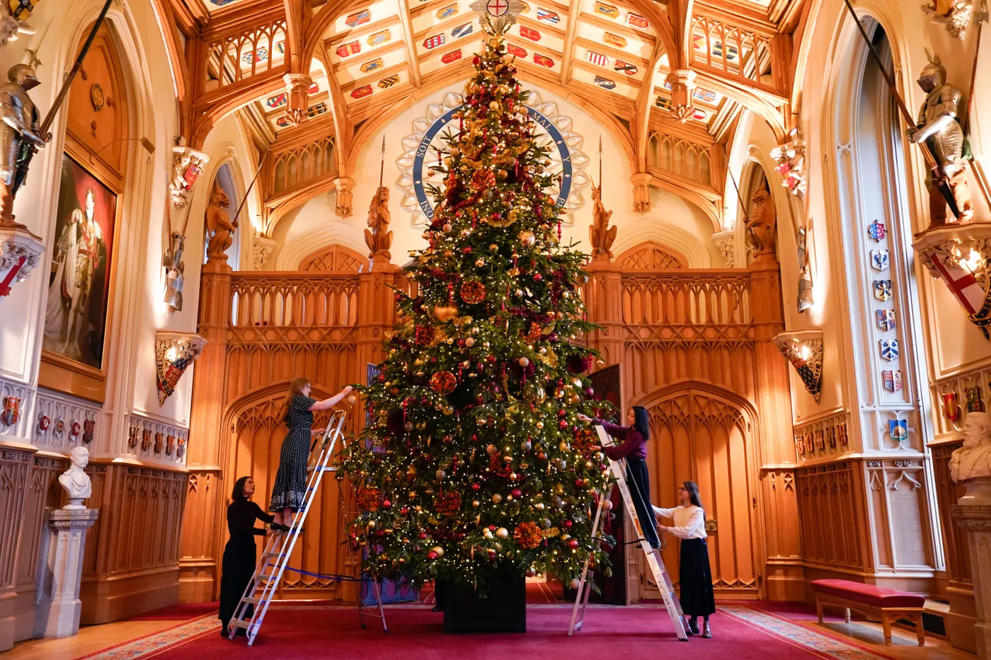 Christmas comes to Windsor with towering tree and tiny dolls' house decorations | The Independent
