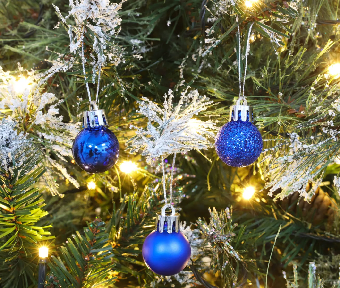 Christmas Concepts® Pack of 25-25mm Mini Christmas Tree Baubles - Shiny,  Matte & Glitter Decorated Baubles (Blue) - Christmas Concepts