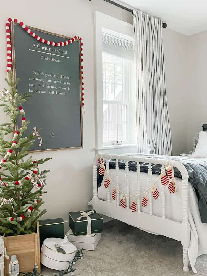 Christmas Decor in the Guest Room - Rooms For Rent blog