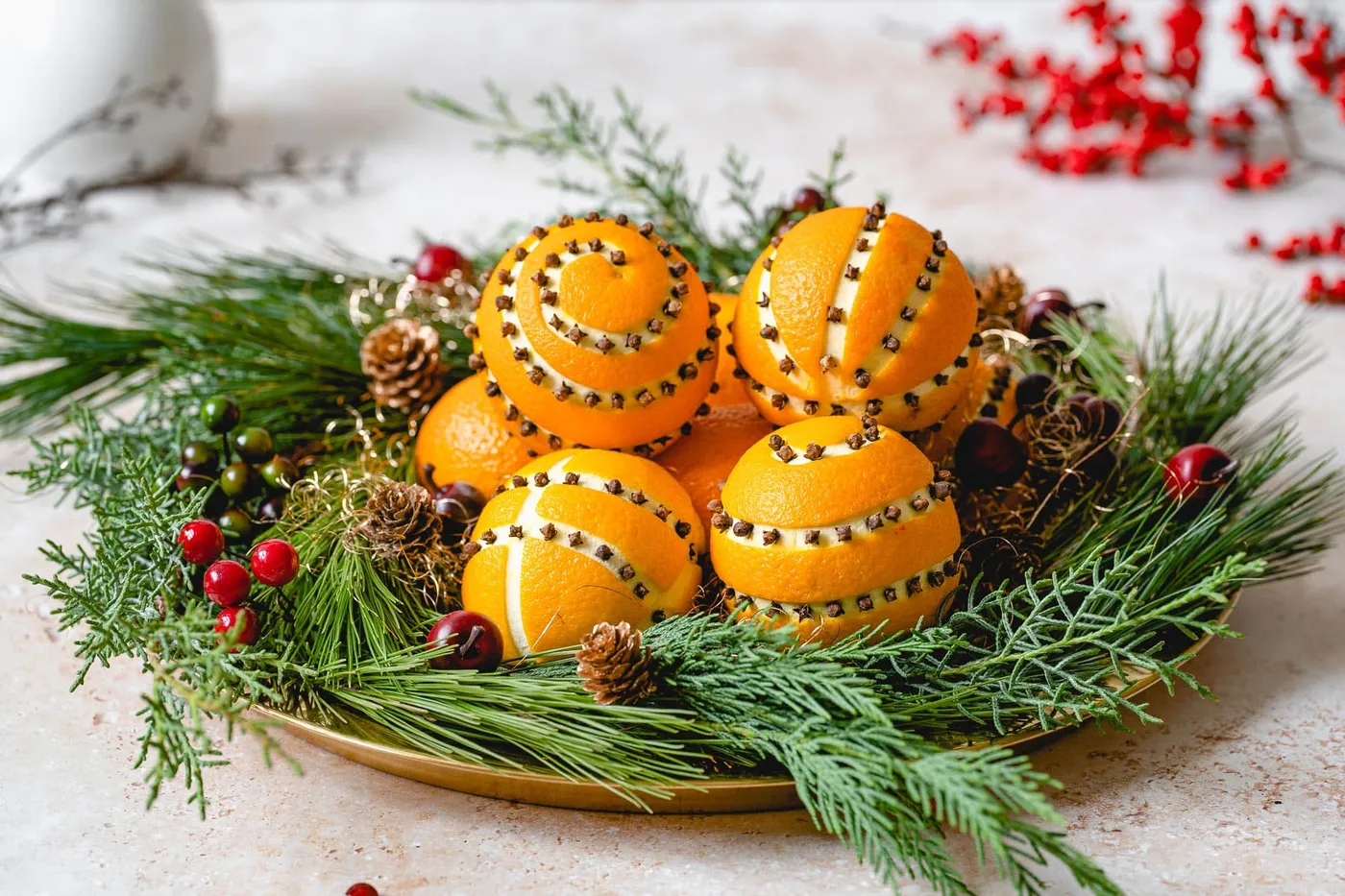 Christmas decoration idea : Oranges with Cloves