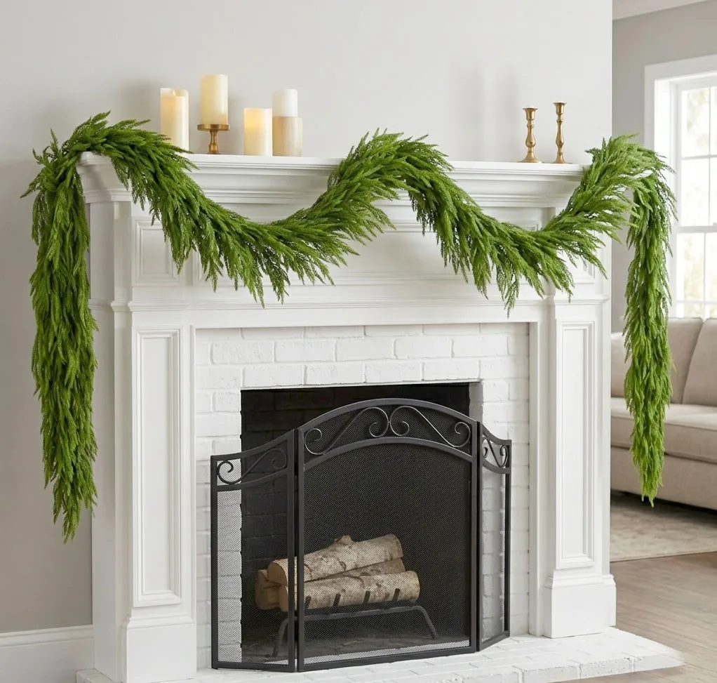 Christmas Decorations: Battery Operated Candles