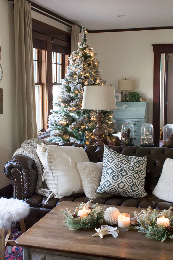 Christmas Living Room (2016) - Finding Silver Pennies