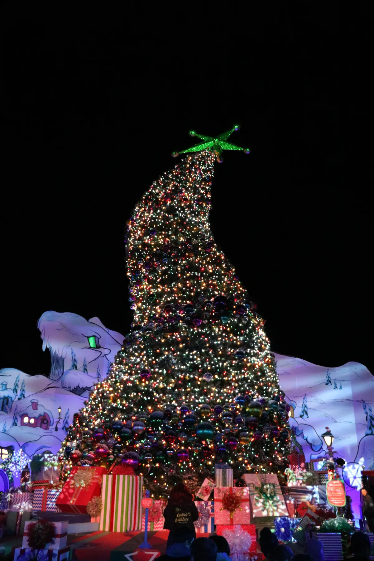 Christmas Magic and Whoville Come Alive at Universal Studios Hollywood – Theme Park Duo