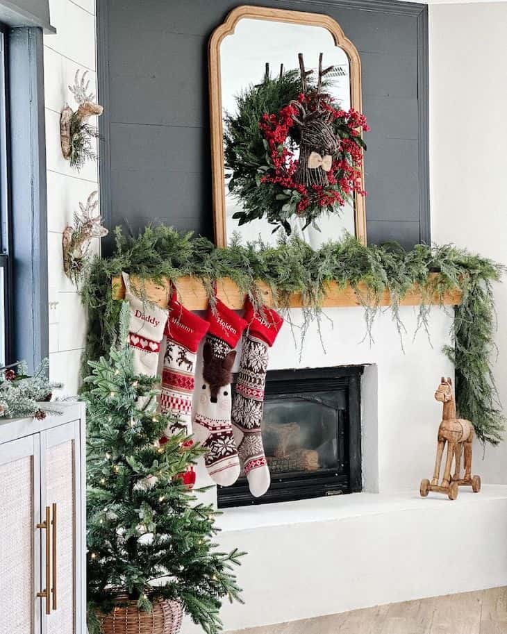 Christmas Mantel Decor Ideas - Farmhousehub