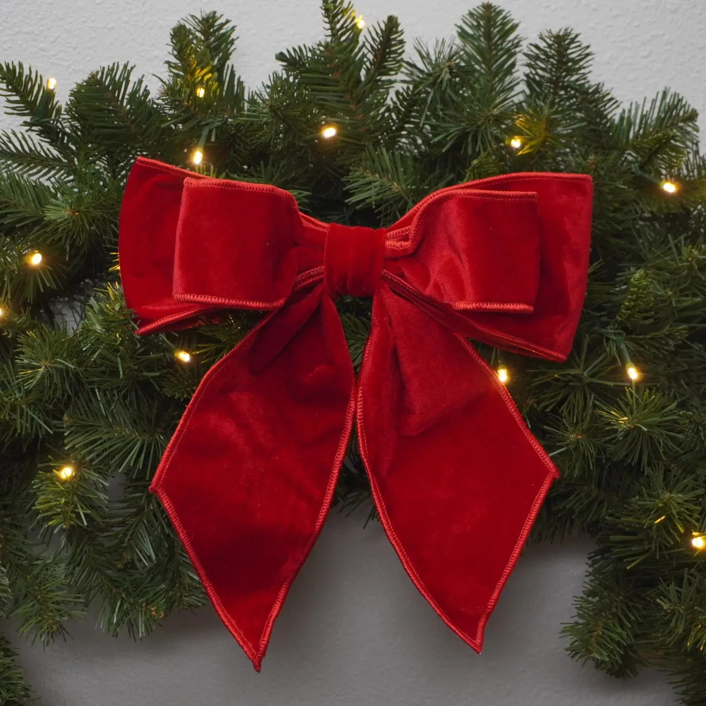 Christmas Ribbons & Bows – Modern Display