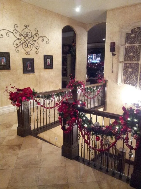 Christmas Stair Decorations – Beautiful Ideas To Spruce The Holiday