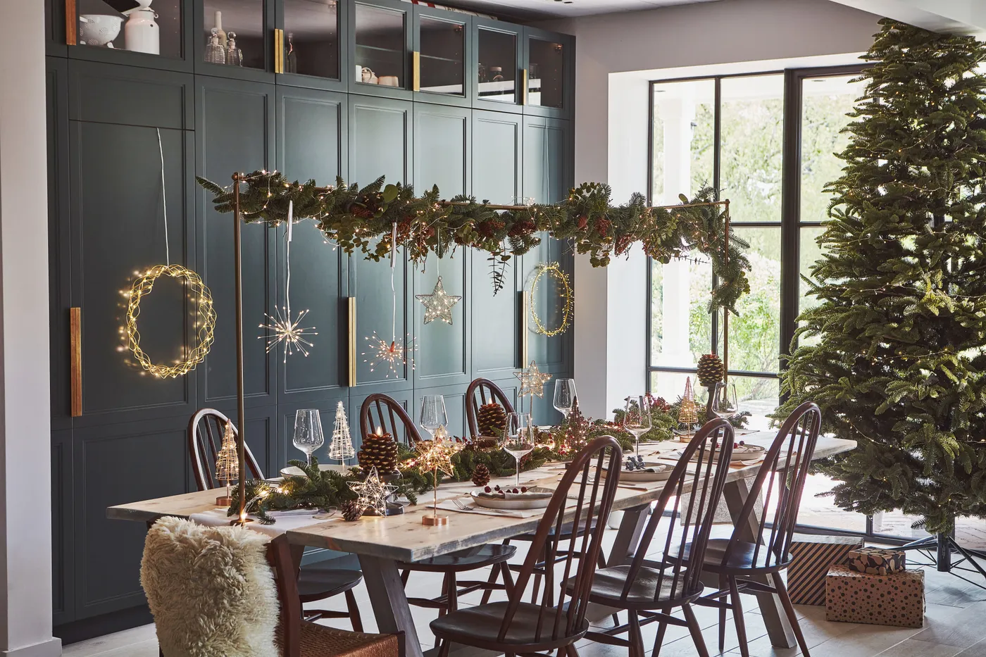 Christmas Table Decor Inspiration and Ideas - Emily May Designs