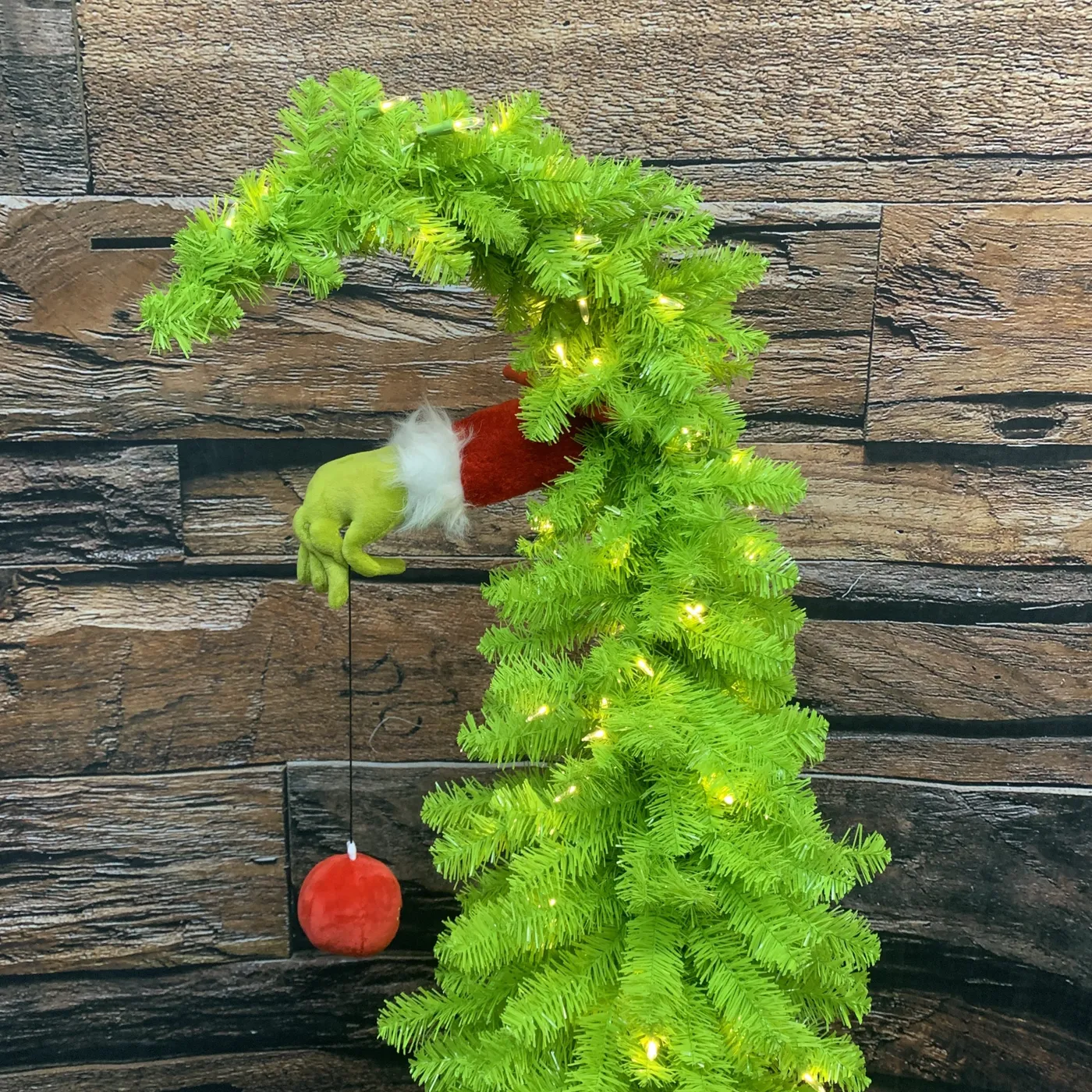 Christmas Tree – Grinch | Make a Scene