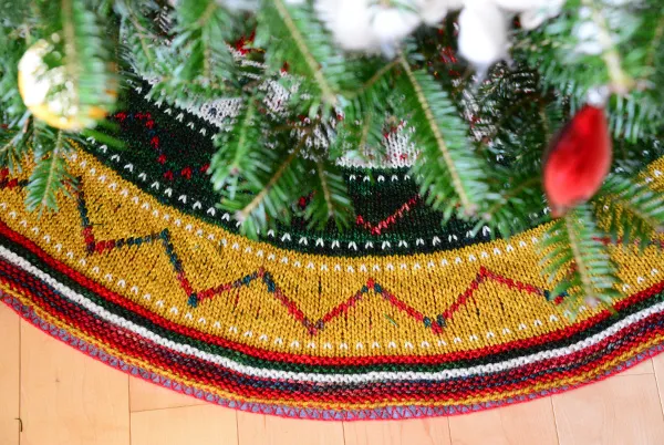 Christmas Tree Skirt or Festive Poncho | Fleece Artist