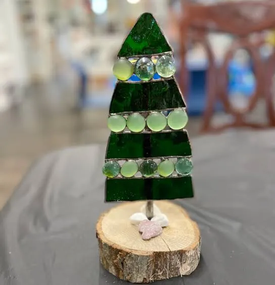 Christmas Tree Stained Glass Workshop w/Diane Flanegan – Sunset River Gallery