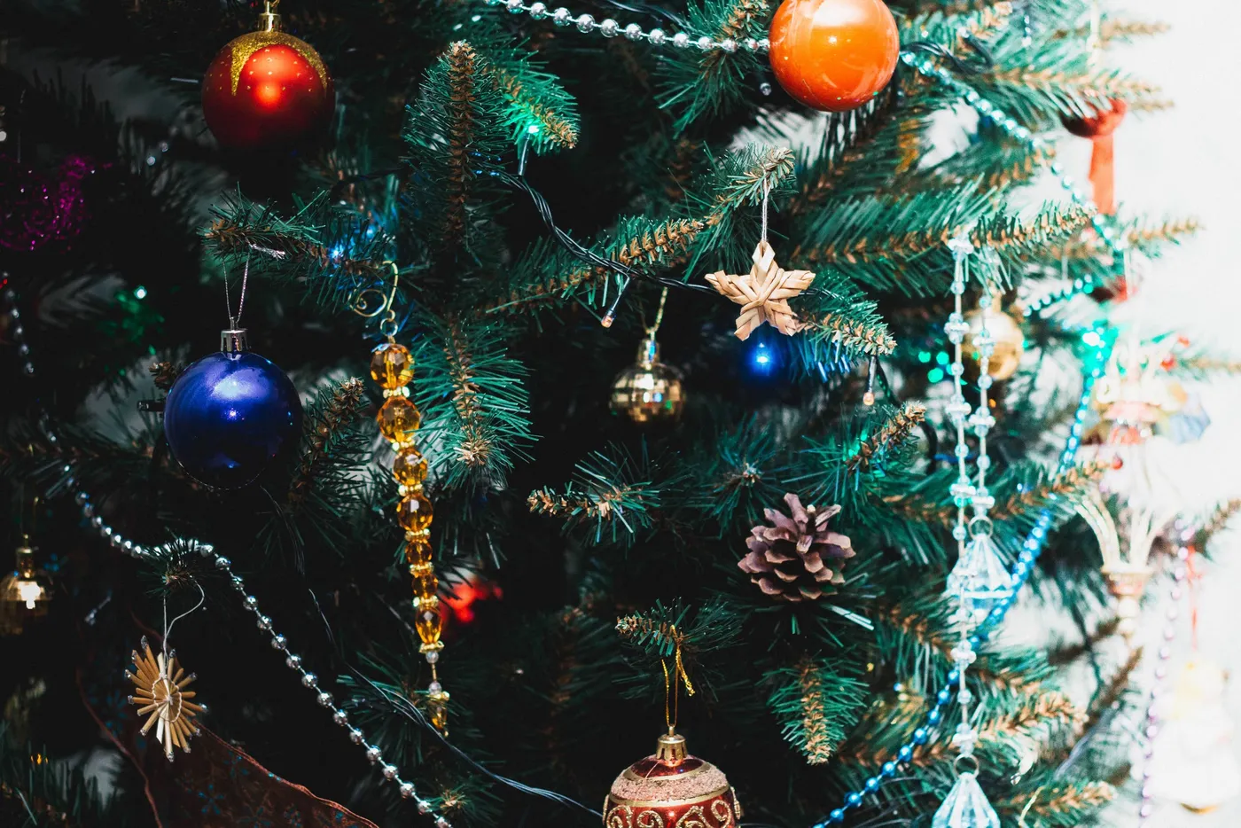 Christmas Tree Themes (From Angels and Birds to Wine and Roses) - Discover HubPages