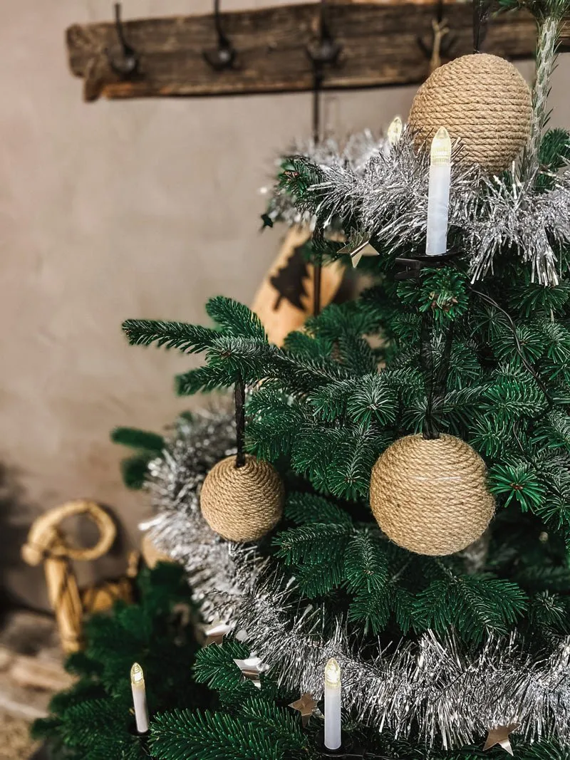 Christmas tree tinsel in silver with stars - by benson