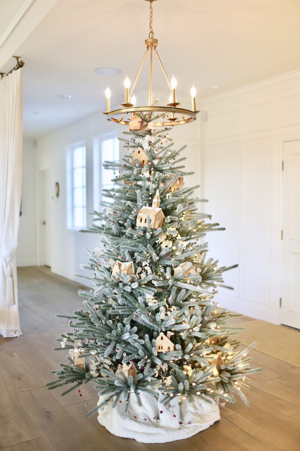 Christmas Tree with Real Gingerbread Ornaments - The Farm Chicks