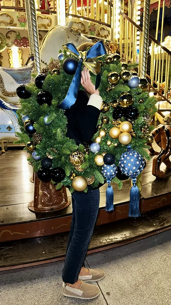 Christmas Wreath BLUE and GOLD ELEGANCE by Manakin Fleurs