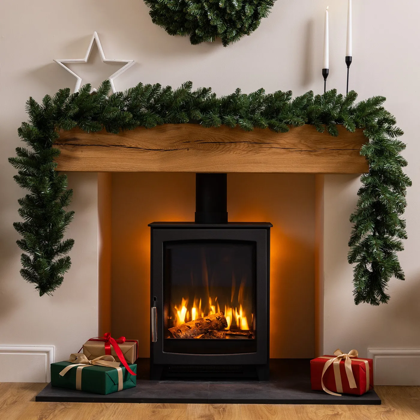 Christmas Wreaths & Garlands | Pre-Lit & LED | Christow