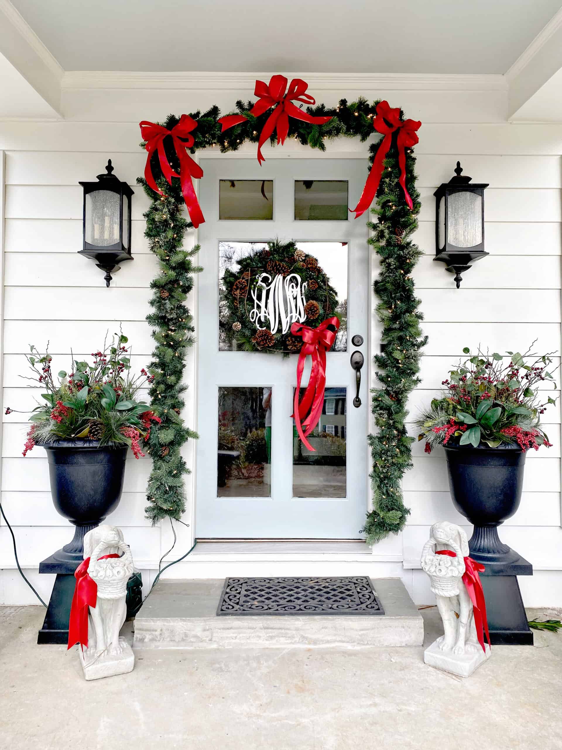 Classic Christmas Home Tour 2022 {Exterior & Foyer} – Dixie Delights