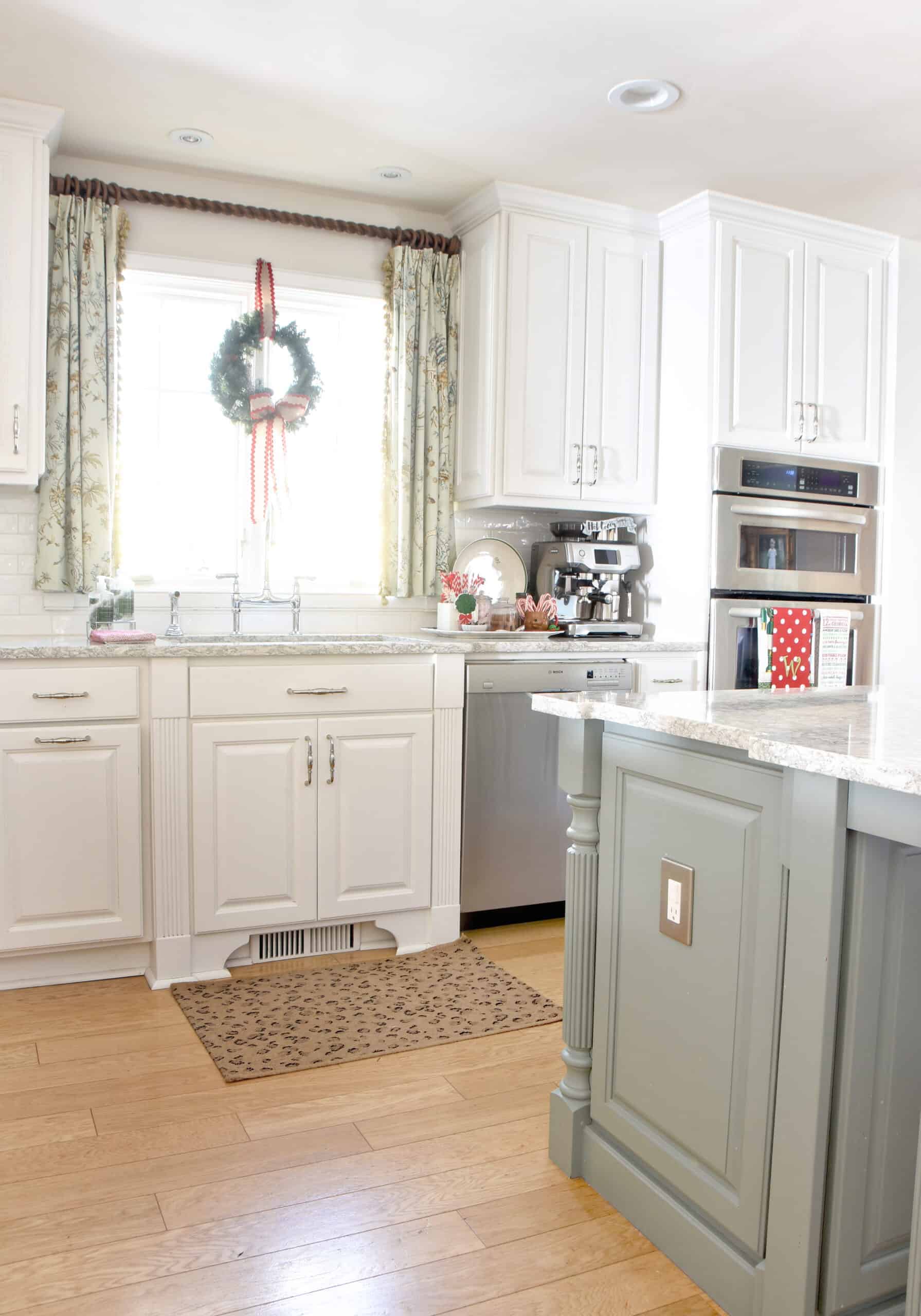 Classic Christmas Home Tour 2023 {Kitchen & Mud Room} – Dixie Delights