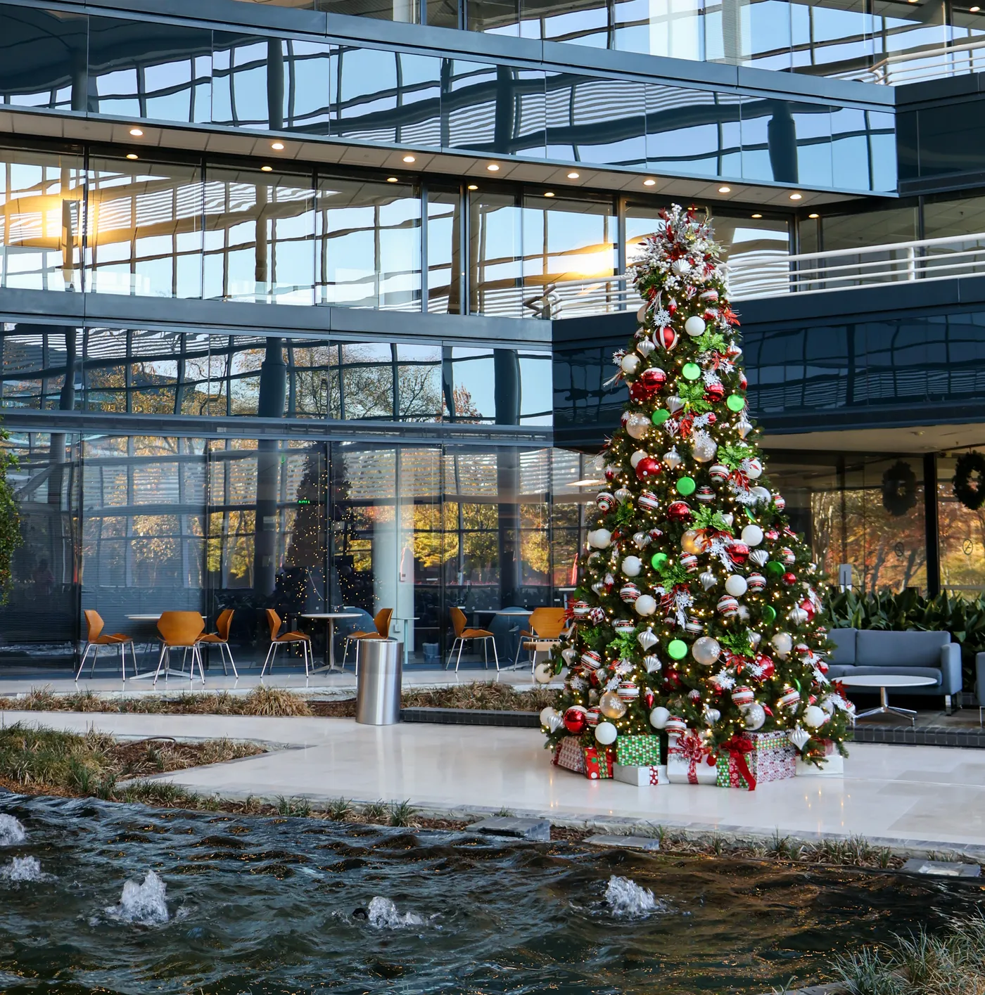Commercial Holiday Décor Gallery - Foliage Design Systems