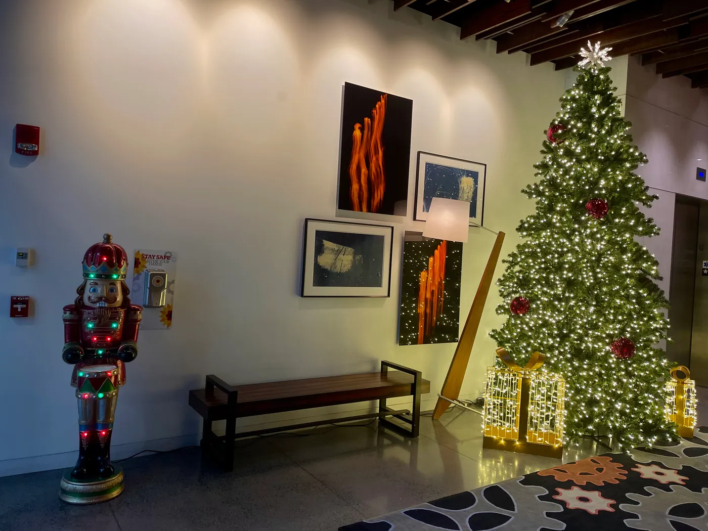 Commercial Holiday Lighting - Northeast Illuminators