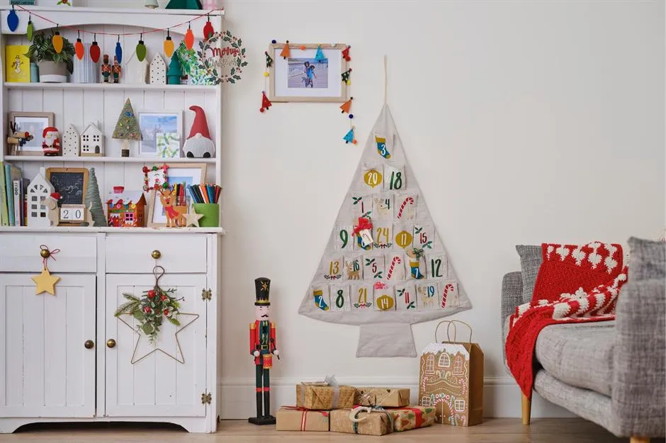 Countdown to Christmas! When to clean, organise and decorate your home for the holidays | loveproperty.com