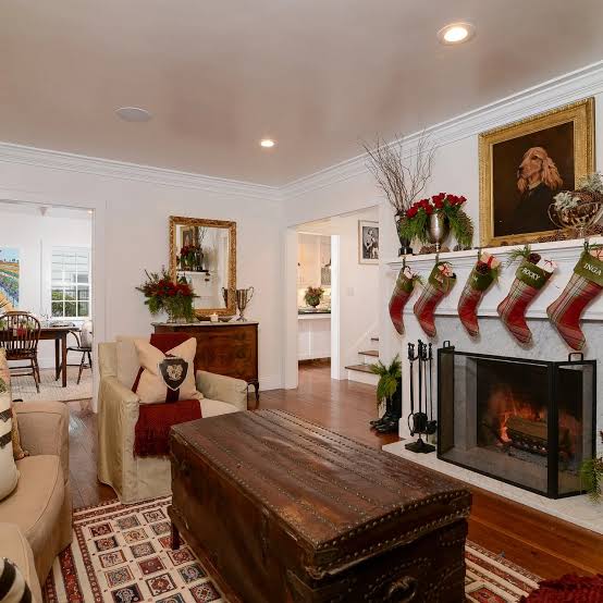 Country Farmhouse With Equestrian Christmas Decor | HGTV