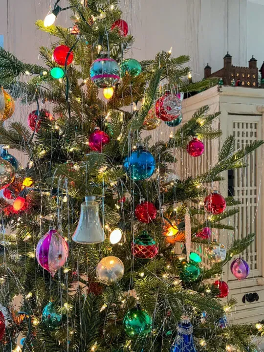 Create a Retro Christmas Tree with Shiny Brite and Vintage Vintage Christmas tree decorations