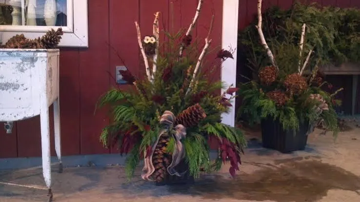 Create and Design your Own Outdoor Christmas Decor: Tree Topper Containers