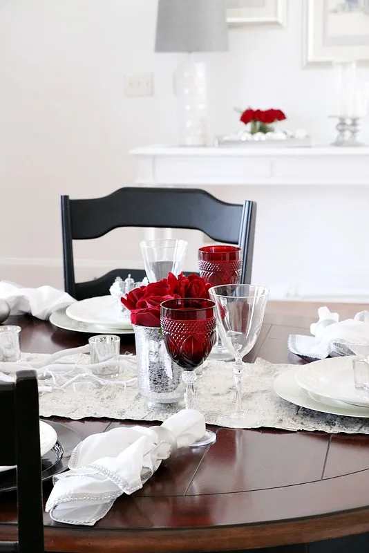 Creating A Glam Holiday Tablescape - Duke Manor Farm by Laura Janning