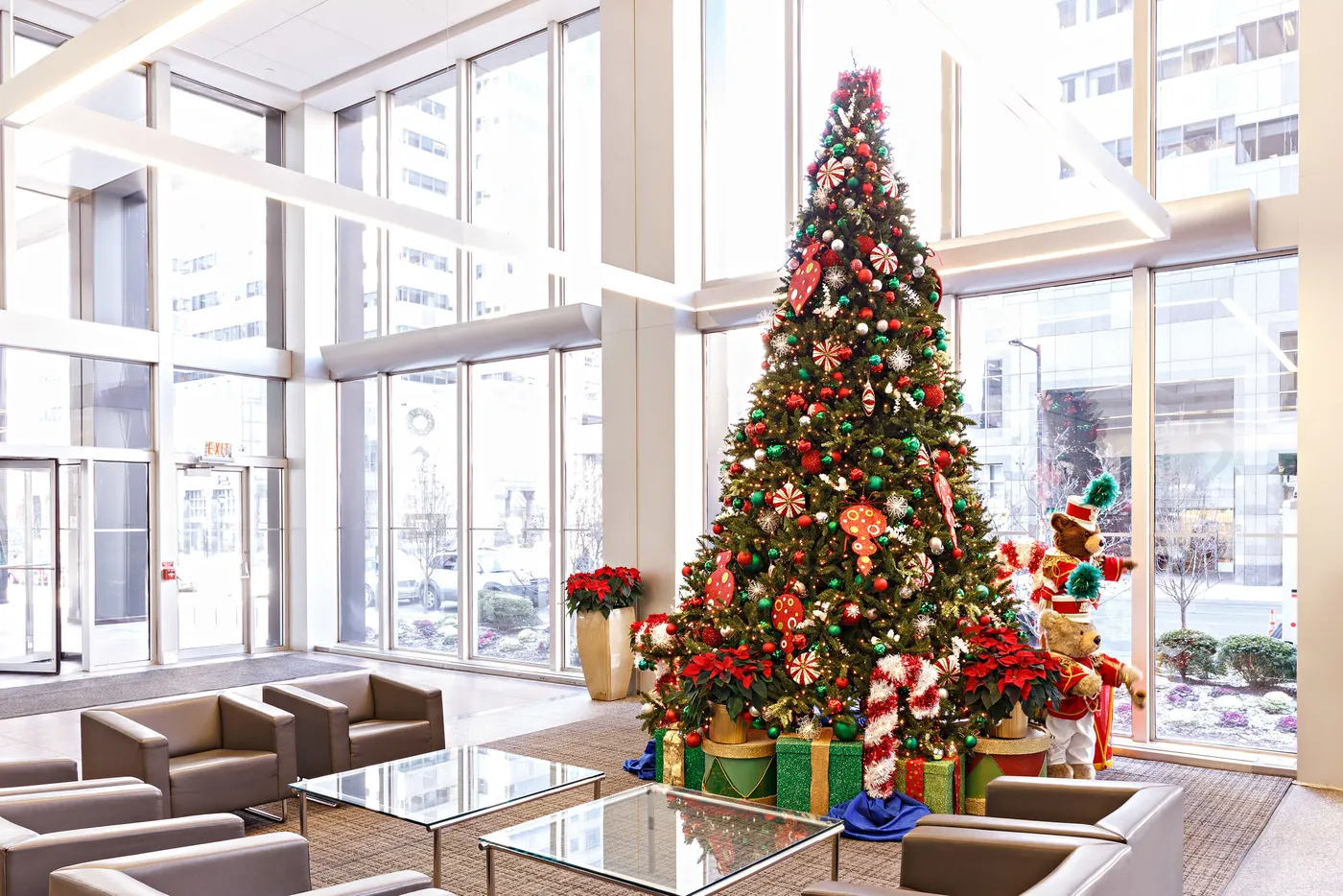 Custom Holiday Displays in Philadelphia | Hoffman Design Group