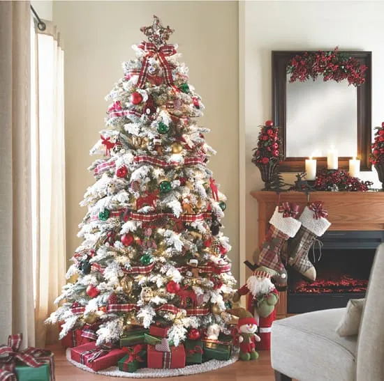 Debbie Travis' Christmas tree tips | Style at Home
