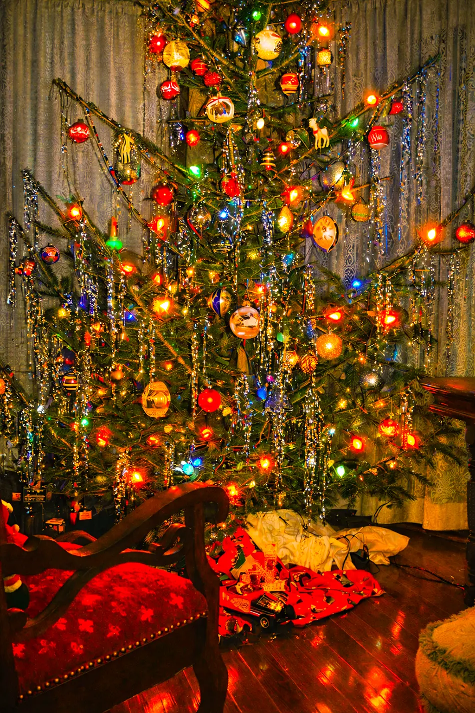 Decorated Antique Christmas Tree Vintage Christmas Tree Decorations And  Ideas — Thrifty And Chic Cottage Style Home