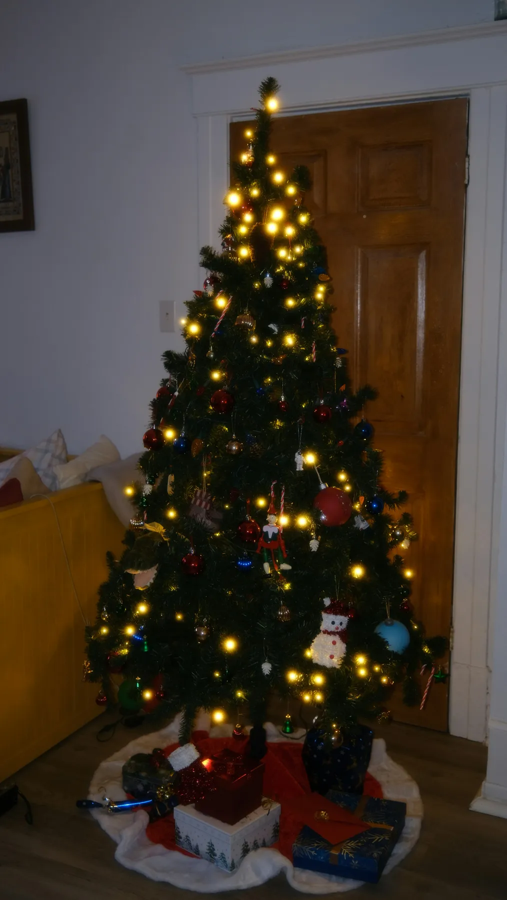 Decorated christmas tree with presents underneath