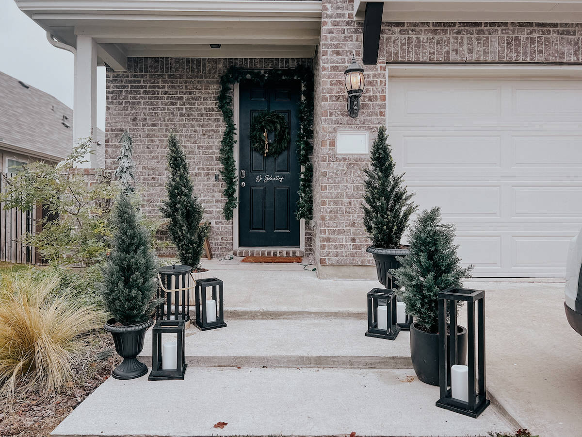 Decorating the Front Steps for Christmas – Love & Renovations