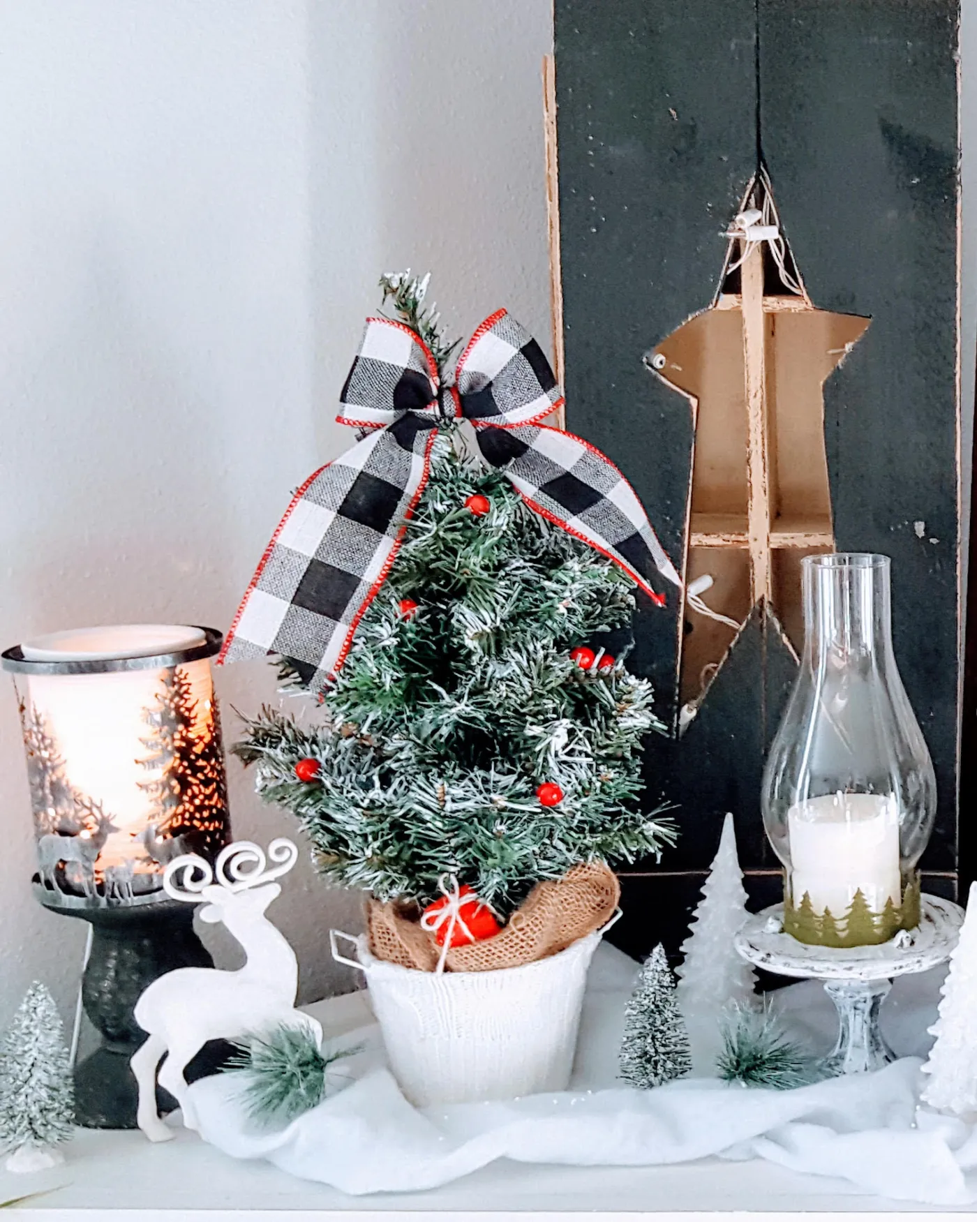 DIY Rustic Mini Christmas Tree Centerpiece! - Pallet and Pantry
