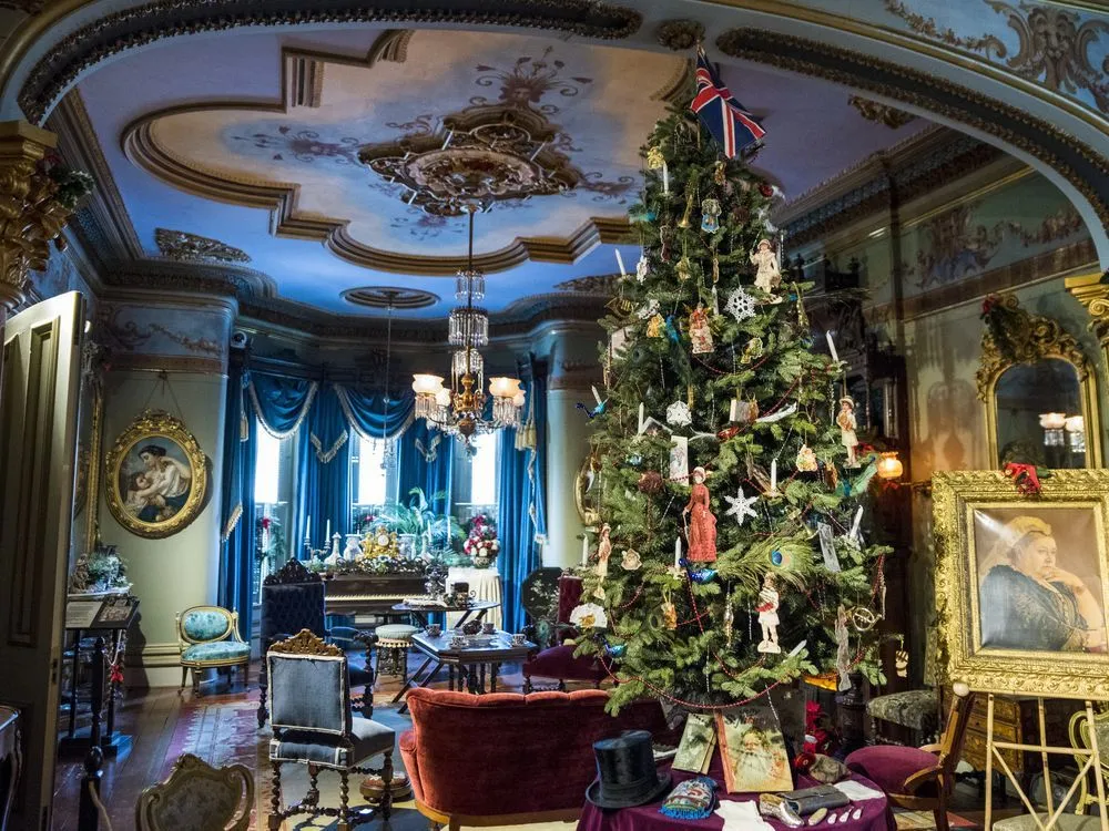 Dressing up Glanmore House for the holidays