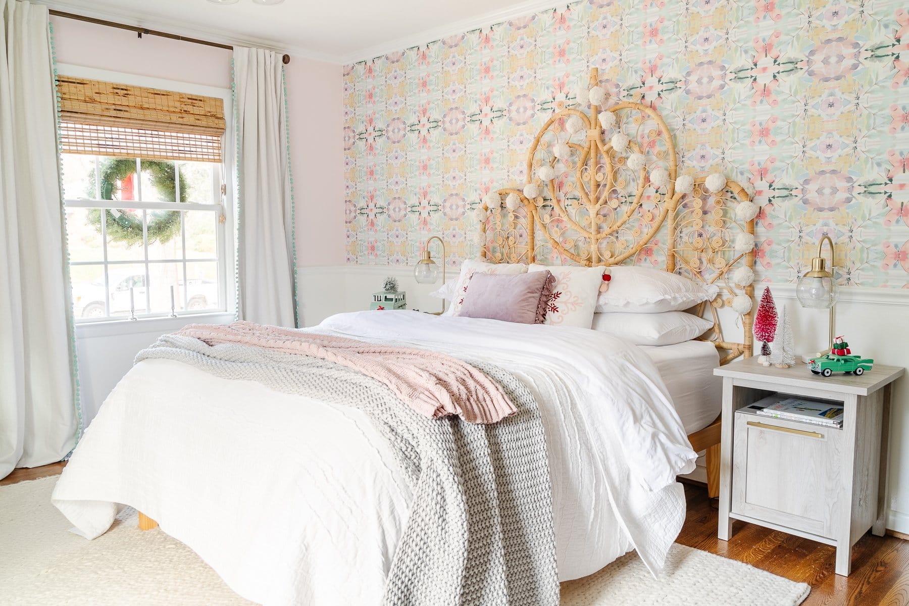 Easy Christmas Bedroom Decor Ideas for Cozy Winter Nights - Bless'er House