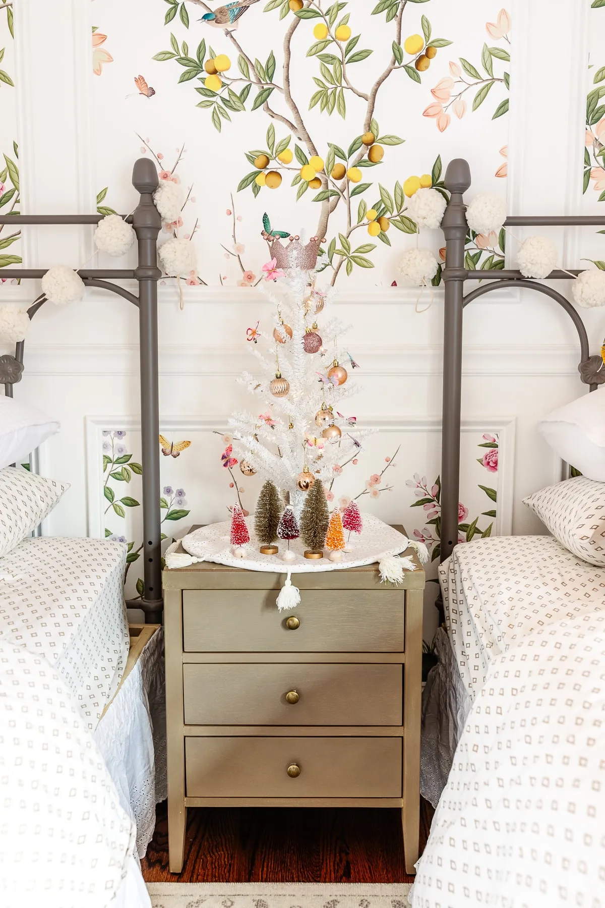 Easy Christmas Bedroom Decor Ideas for Cozy Winter Nights - Bless'er House