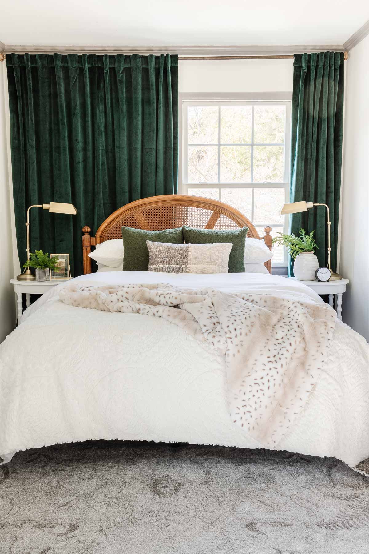 Easy Christmas Bedroom Decor Ideas for Cozy Winter Nights - Bless'er House