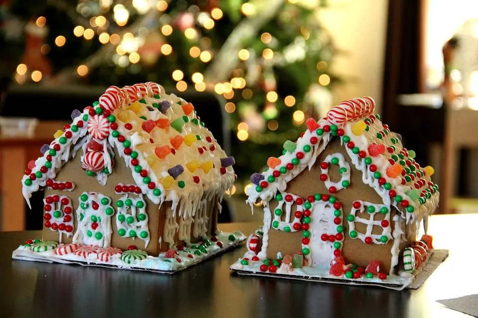 Easy Graham Cracker Gingerbread Houses for Kids