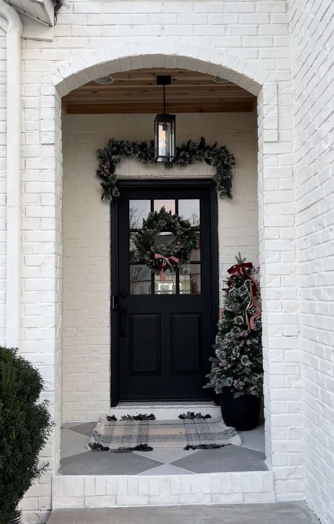 Easy Holiday Porch & Outdoor Decor Ideas (Plus Some Black Friday Tool Deals) - farmhouseish