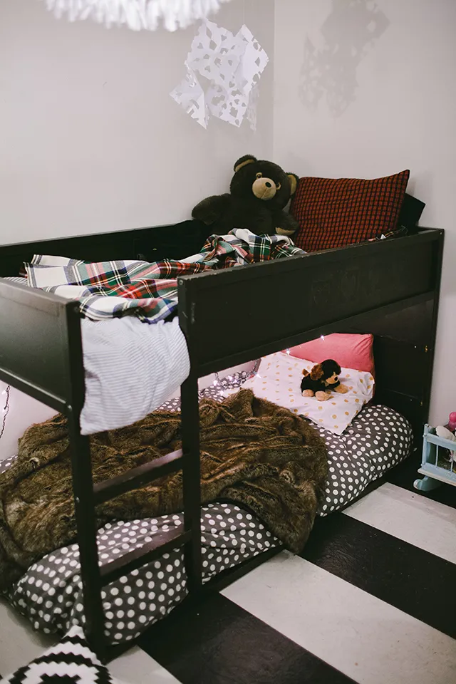 easy ways to cozy up the kids' room for christmas - RAE ANN KELLY